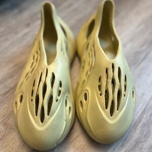 Adidas Yeezy Foam Runner "Sulfur"